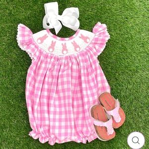 EASTER BUNNY SMOCKED ROMPER IN PINK GINGHAM- pleats and stitches size 18m EUC